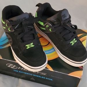 Heelys boys youth size 3 black green